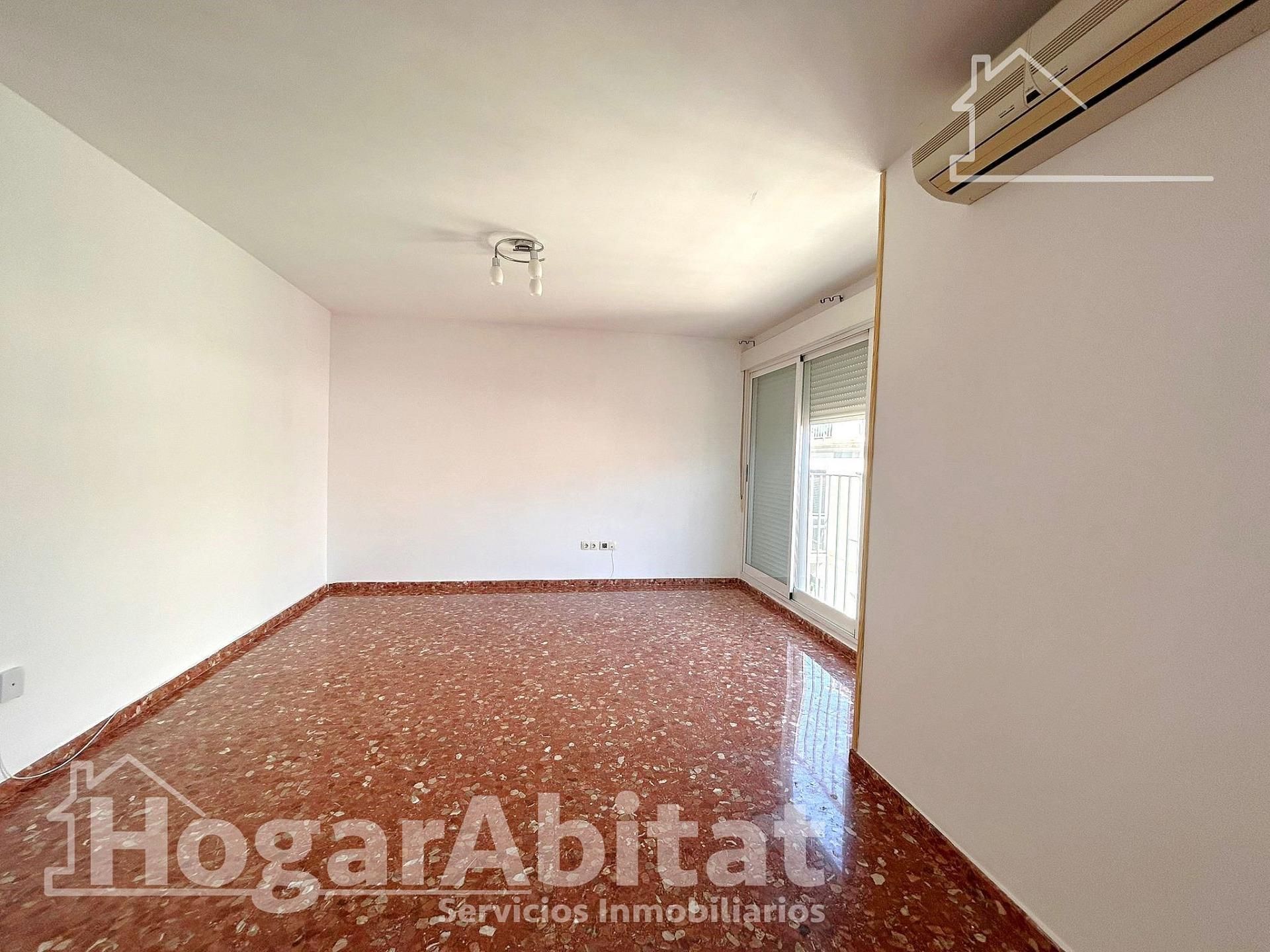 Living room of Flat for sale in Vilamarxant  with Air Conditioner, Storage room and Balcony