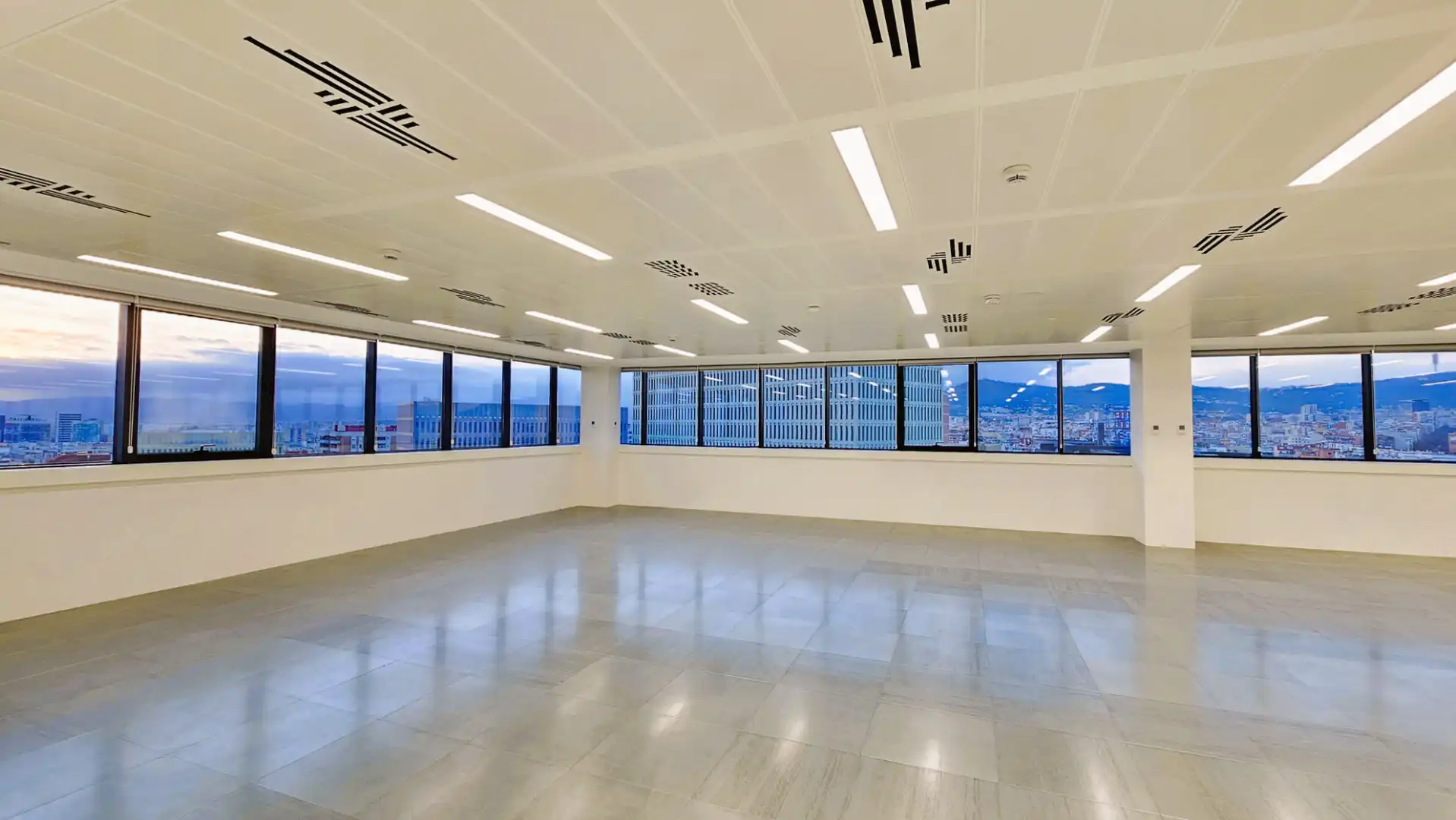 Büro zur Miete in Barcelona mit Klimaanlage, Heizung und Alarm