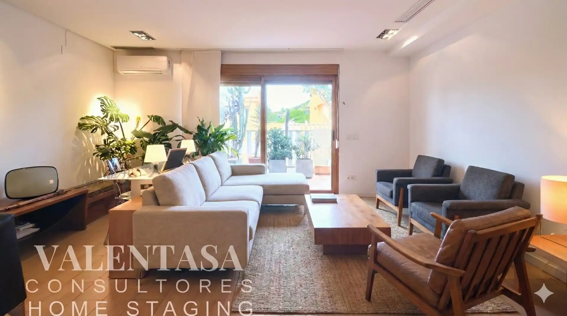 Exterior view of Detached homes for sale in Chiva  with Air Conditioner, Private garden and Terrace