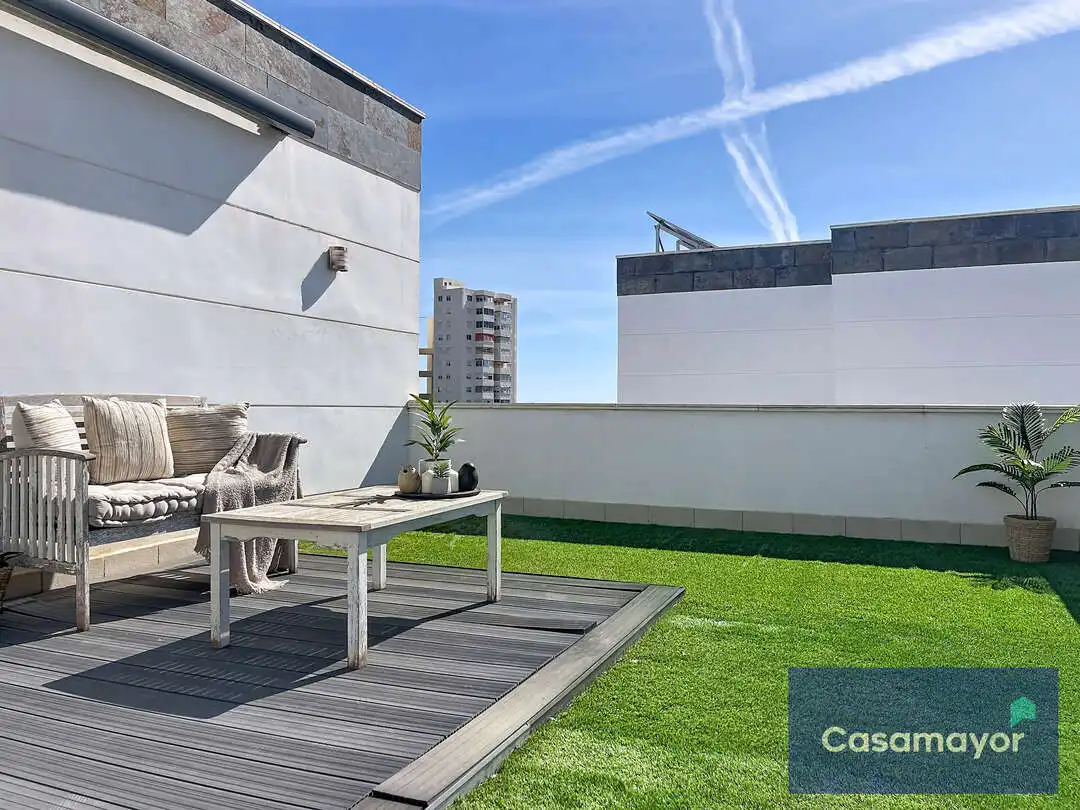Terrassa de Casa o xalet en venda en Alicante / Alacant amb Aire condicionat, Calefacció i Jardí privat