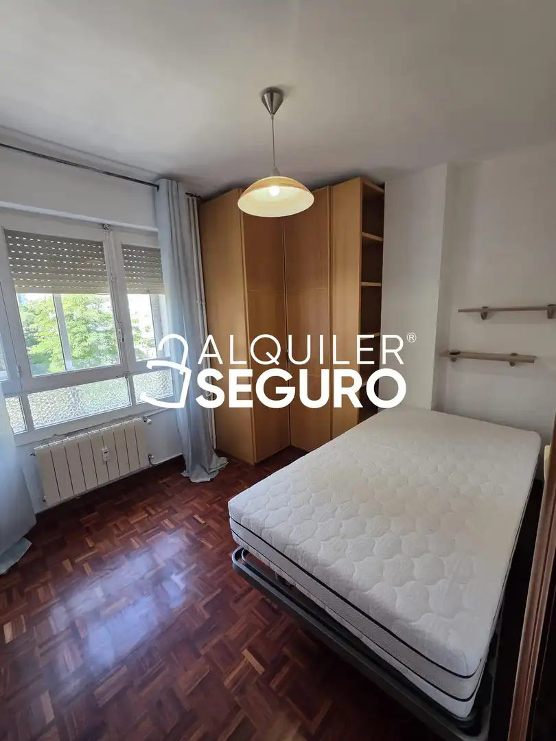 Habitación de Piso de alquiler en Burgos con Calefacción, Terraza y Amueblado
