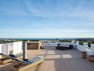 Penthouse with pool for sale in La Quinta