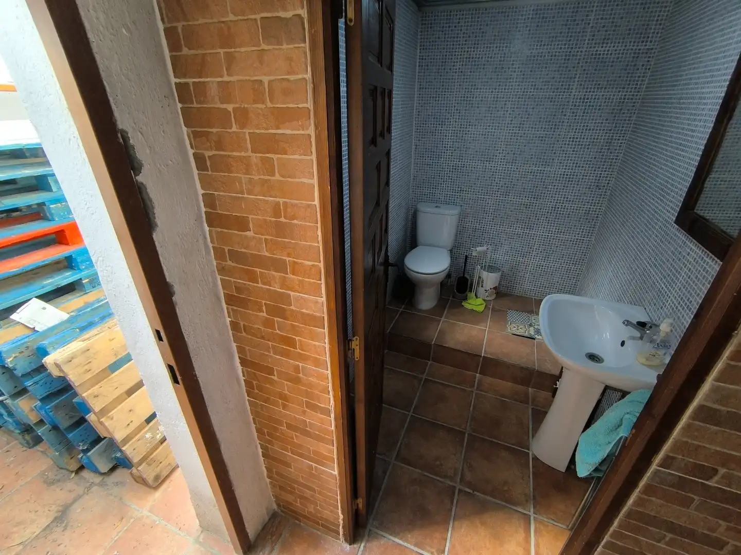 Bany de Local en venda en Valoria la Buena amb Moblat