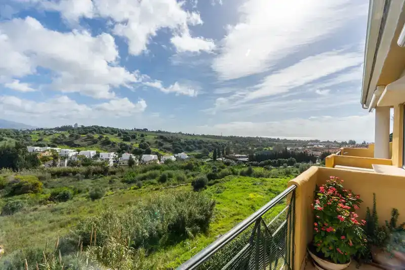 Vista exterior de Ático en venta en Estepona con Aire acondicionado y Piscina