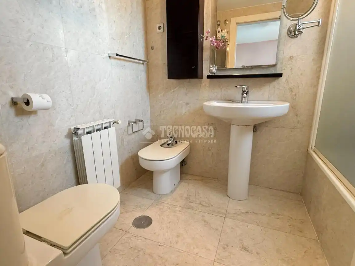Baño de Piso en venta en Madrid con Aire acondicionado, Calefacción y Piscina comunitaria