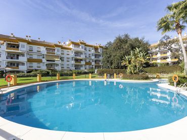 Piso con piscina en venta en Milla de Oro