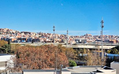 Exterior view of Attic for sale in  Barcelona Capital  with Air Conditioner, Parquet flooring and Terrace