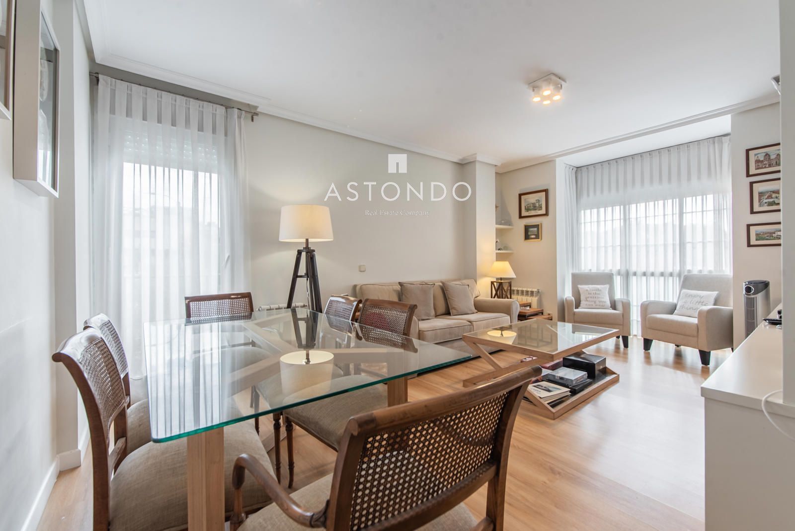 Living room of Flat for sale in  Madrid Capital  with Air Conditioner, Heating and Storage room