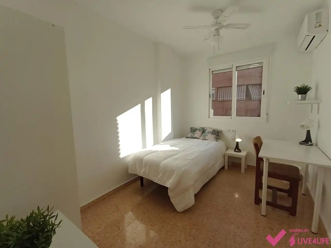 Habitación de Piso de alquiler en Burjassot con Aire acondicionado, Terraza y Amueblado