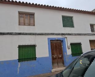 Vista exterior de Casa adosada en venda en Campo de Criptana amb Terrassa