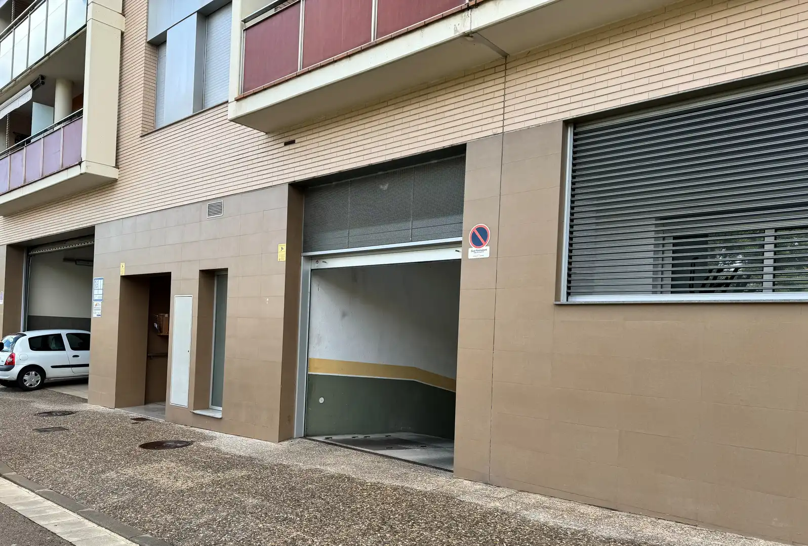 Garage zur Miete in Carrer Josep Clarà i Ayats, 5, Montilivi