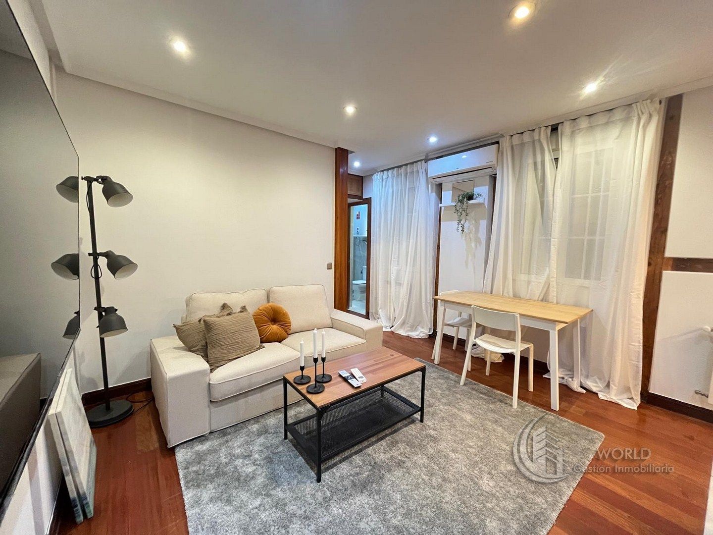 Sala de estar de Piso en venta en  Madrid Capital con Calefacción, Amueblado y Lavadora