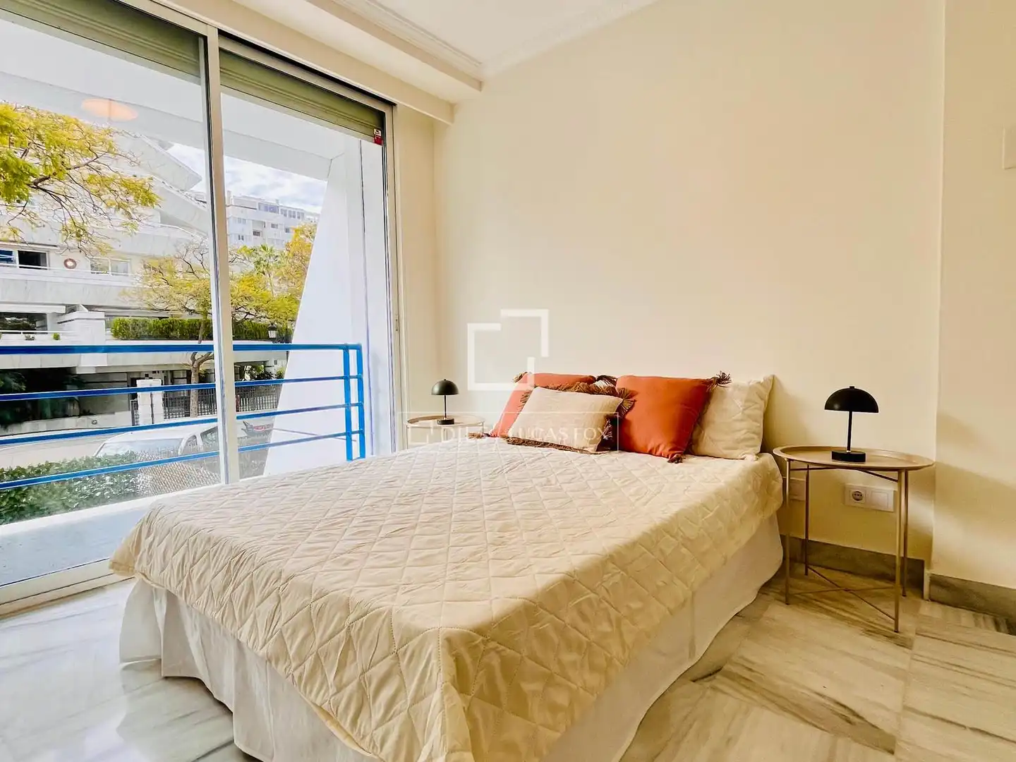 Bedroom of Flat for sale in Marbella  with Air Conditioner, Private garden and Storage room