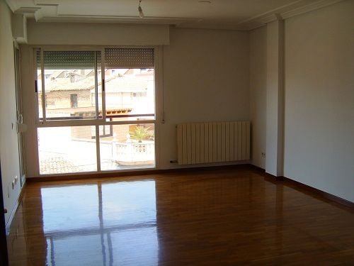 Sala d'estar de Pis en venda en Villamediana de Iregua amb Calefacció, Terrassa i Balcó