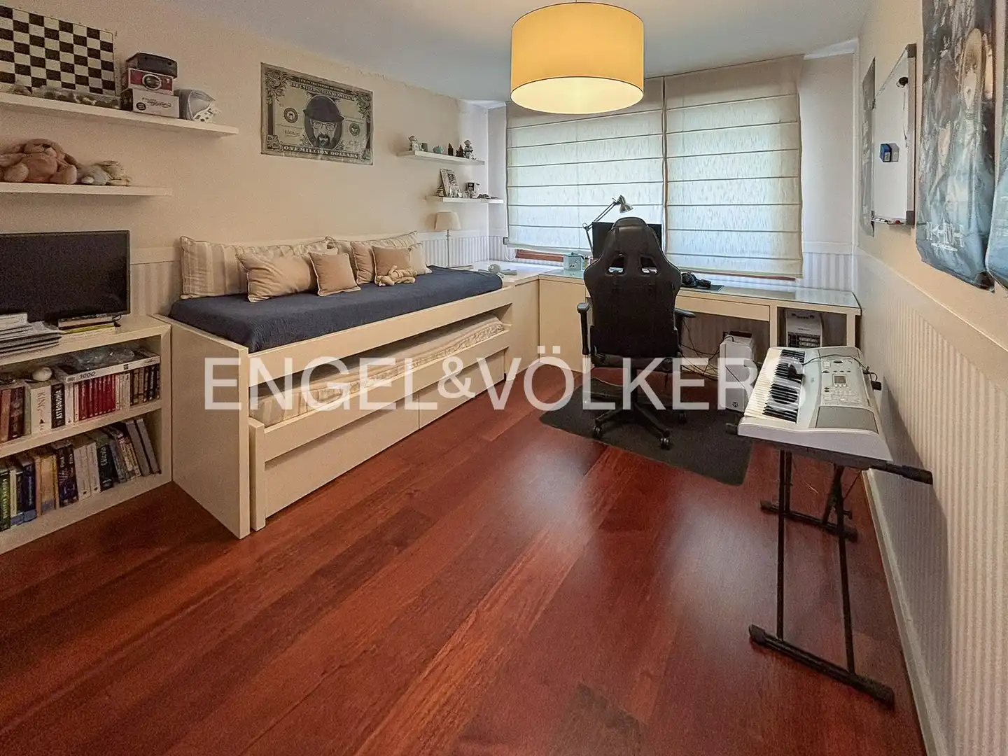 Habitación de Casa adosada en venta en Las Rozas de Madrid con Aire acondicionado, Calefacción y Jardín privado