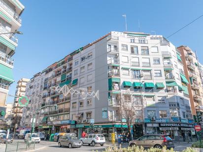 Vista exterior de Pis en venda en  Granada Capital amb Terrassa i Balcó