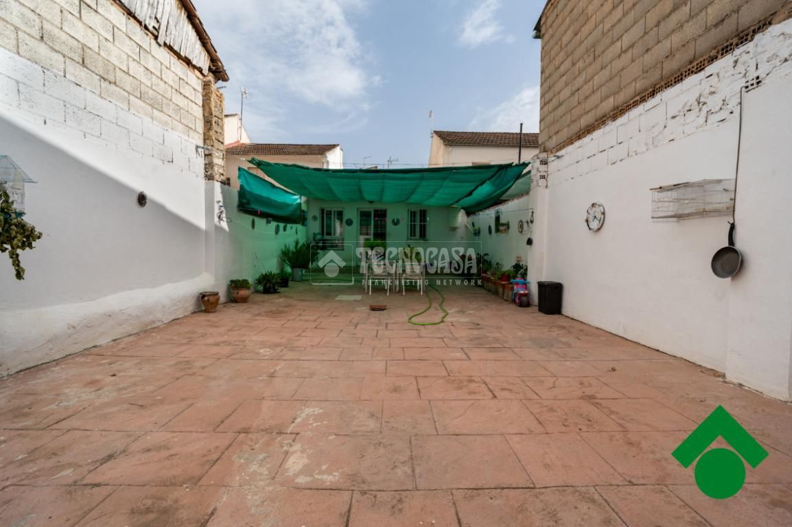 Vista exterior de Casa adosada en venda en Fuente Vaqueros amb Terrassa