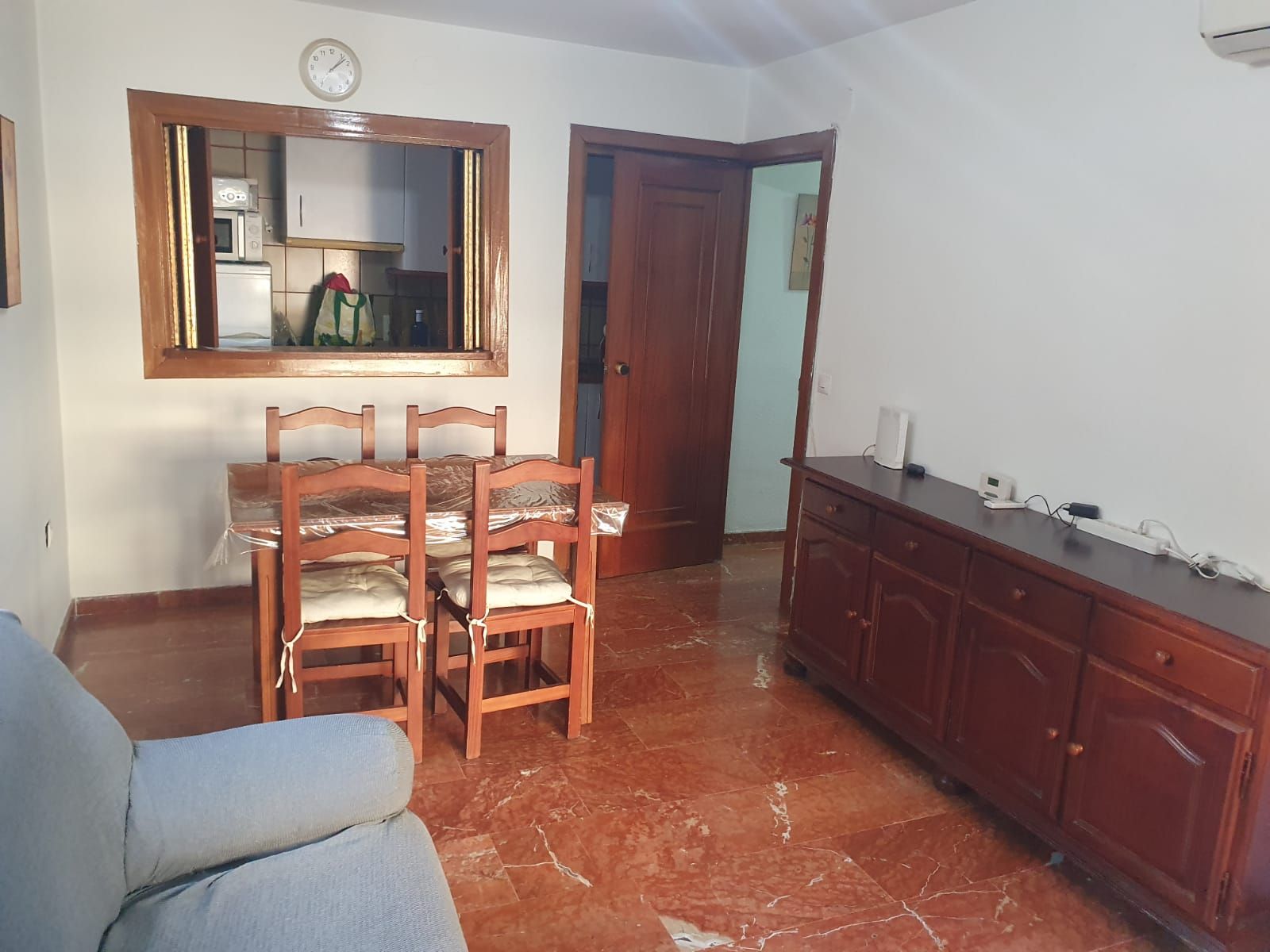 Living room of Flat to rent in  Granada Capital  with Air Conditioner, Heating and Terrace