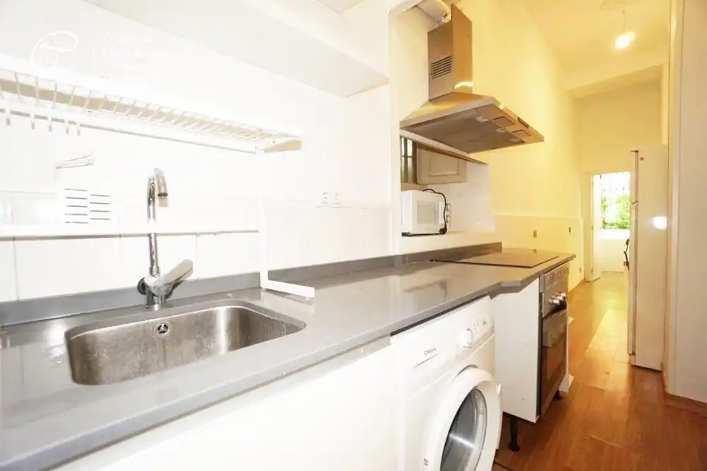 Flat for rent in Calle BOLA, Palacio