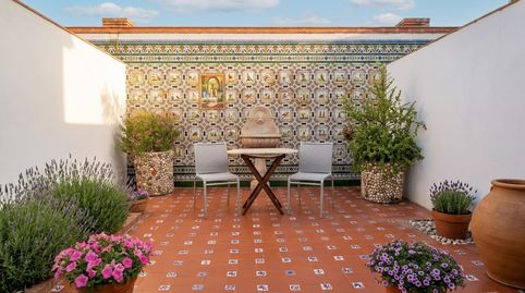 PISO DE PLANTA BAJA A LA VENTA EN EL CENTRO DE CALELLA CON TERRAZA Y PLAZA DE PARKING