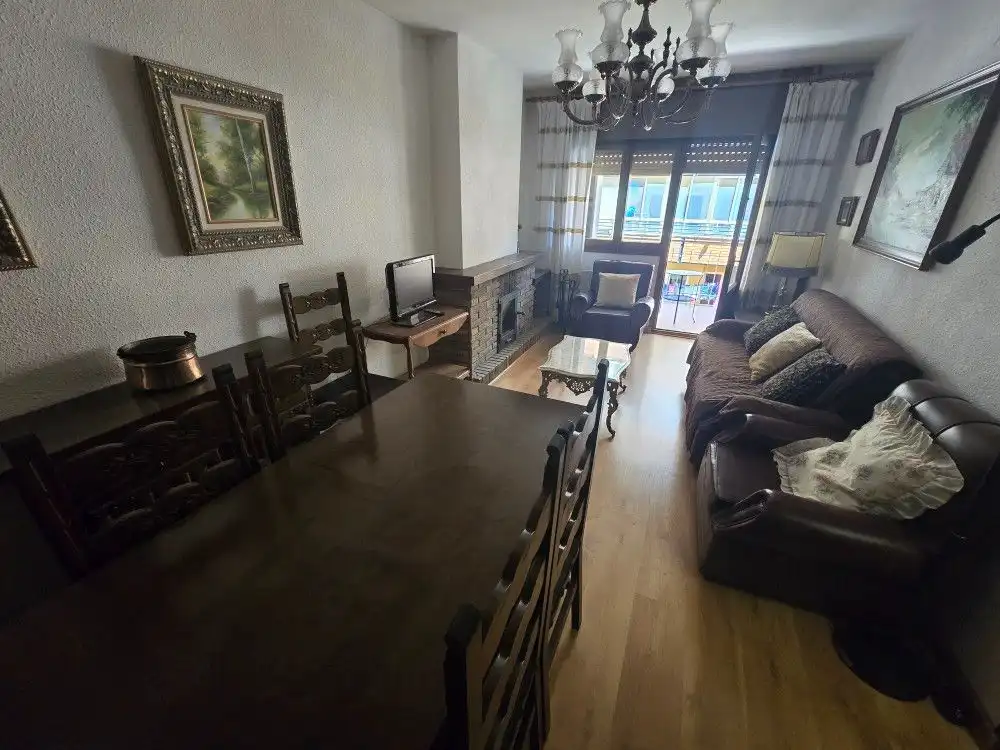 Sala de estar de Piso en venta en Jaca con Calefacción, Terraza y Trastero