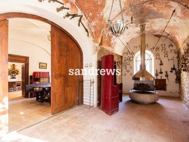 House with pool for sale in Cabanes (Girona)