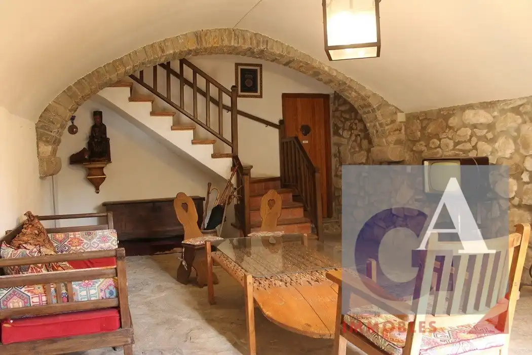 Casa rústica amb terrassa en venda a Sant Joan Les Fonts, imagen 6