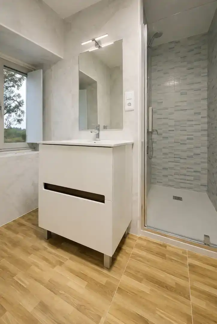 Baño de Finca rústica en venta en Mesía con Jardín privado, Parquet y Amueblado