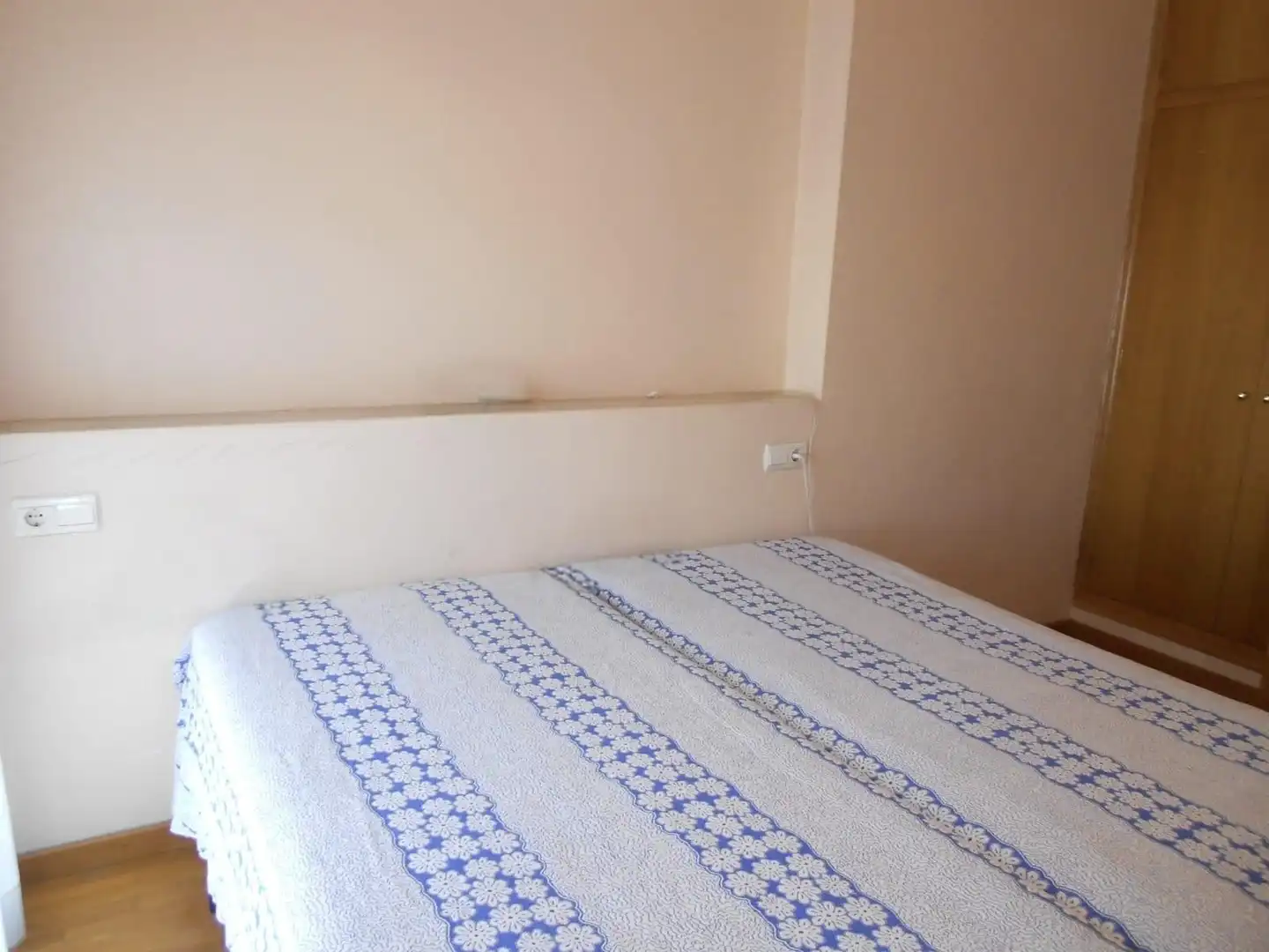 Schlafzimmer von Einfamilien-Reihenhaus zum Verkauf in Murcia mit Klimaanlage, Heizung und Privatgarten