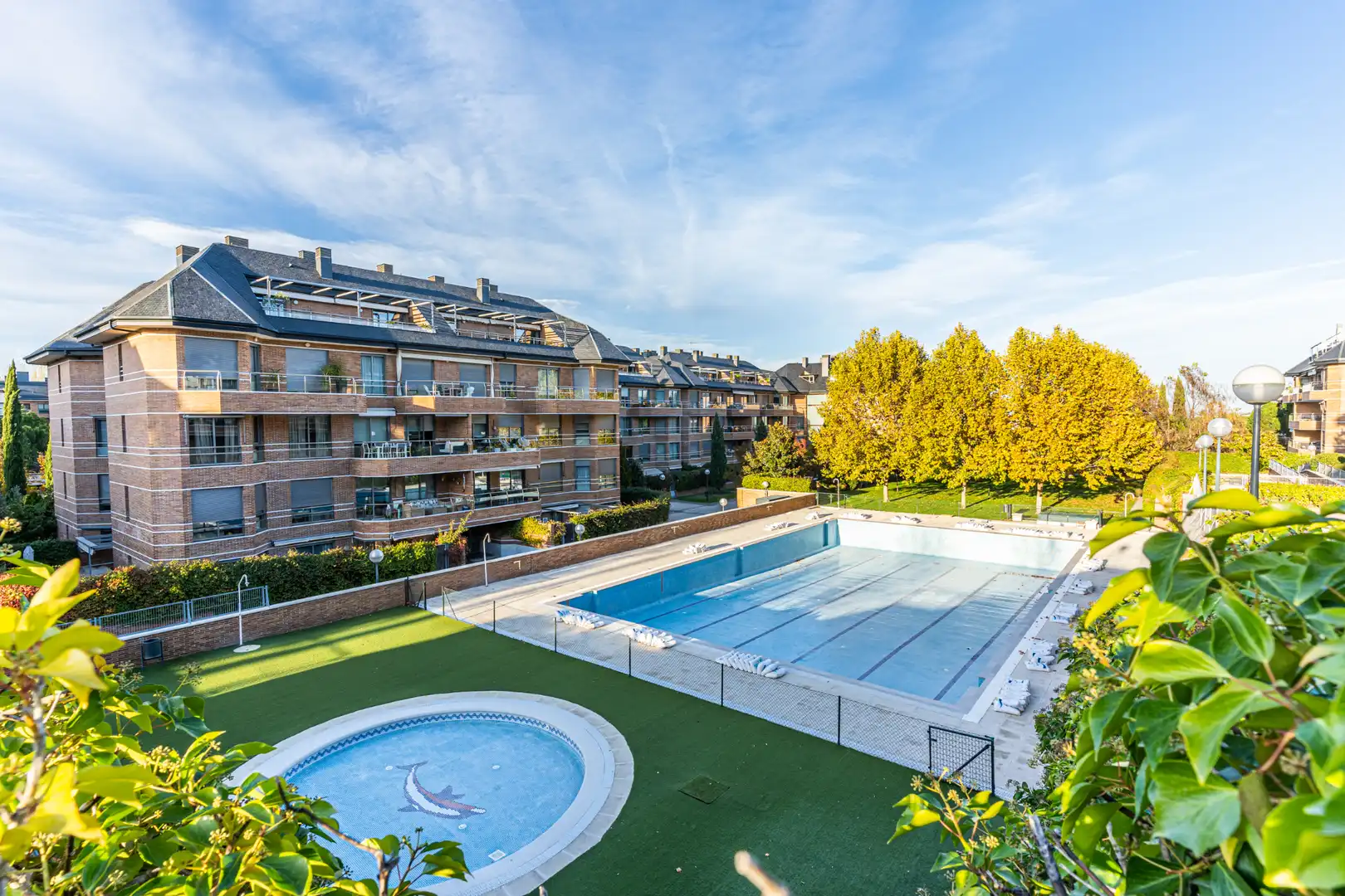 Schwimmbecken von Dachboden zum Verkauf in Majadahonda mit Klimaanlage, Heizung und Terrasse
