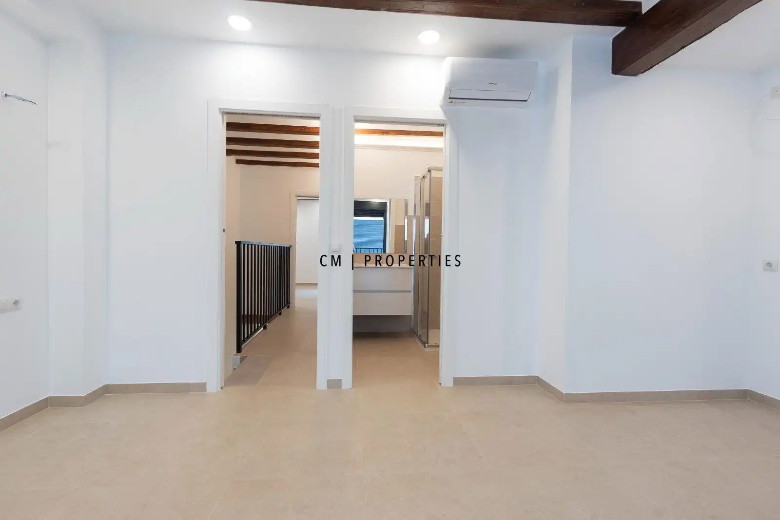 Flat for sale in Valencia  with Air Conditioner, Heating and Swimming Pool