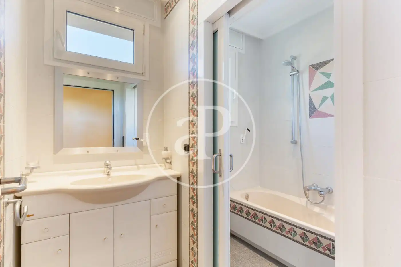 Baño de Casa o chalet en venta en Serra con Aire acondicionado, Calefacción y Jardín privado