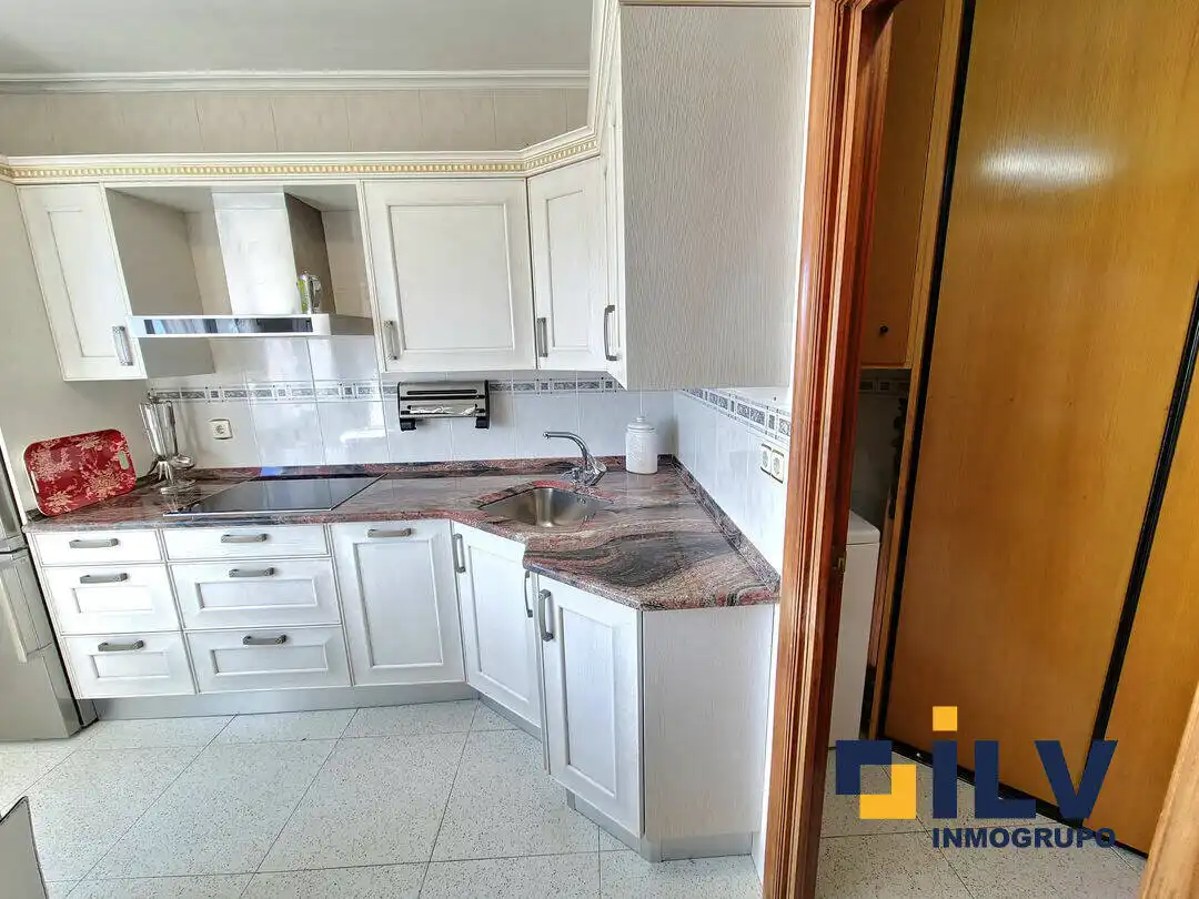 Cocina de Piso en venta en Portugalete con Calefacción y Balcón