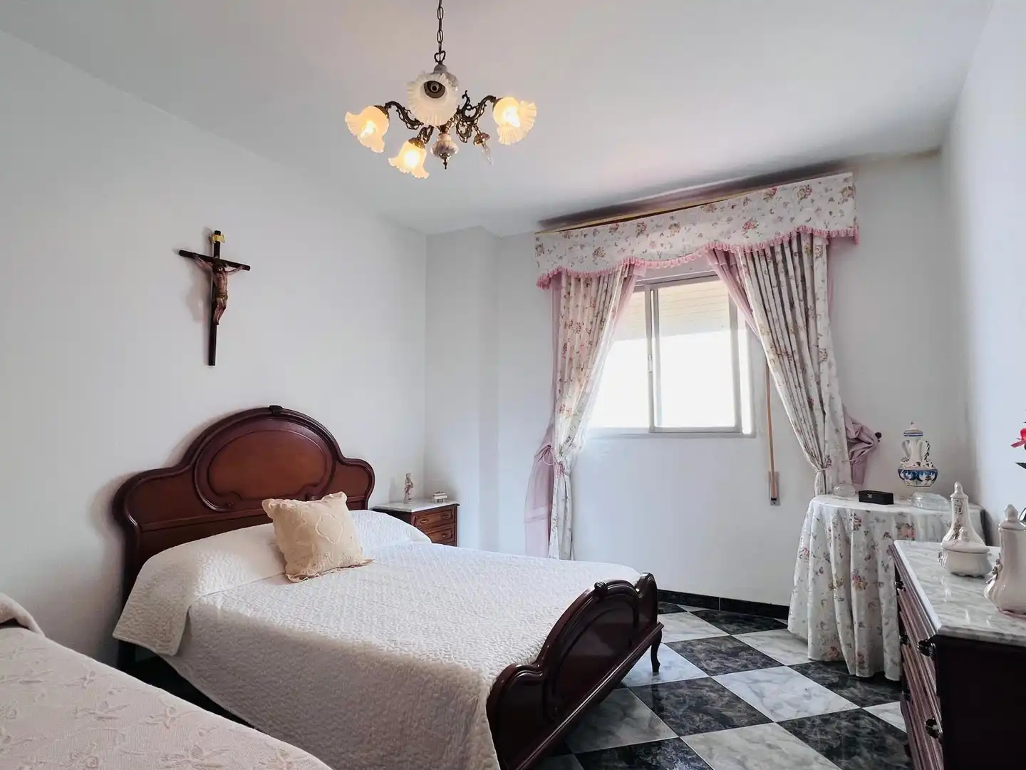 Schlafzimmer von Einfamilien-Reihenhaus zum Verkauf in Los Barrios