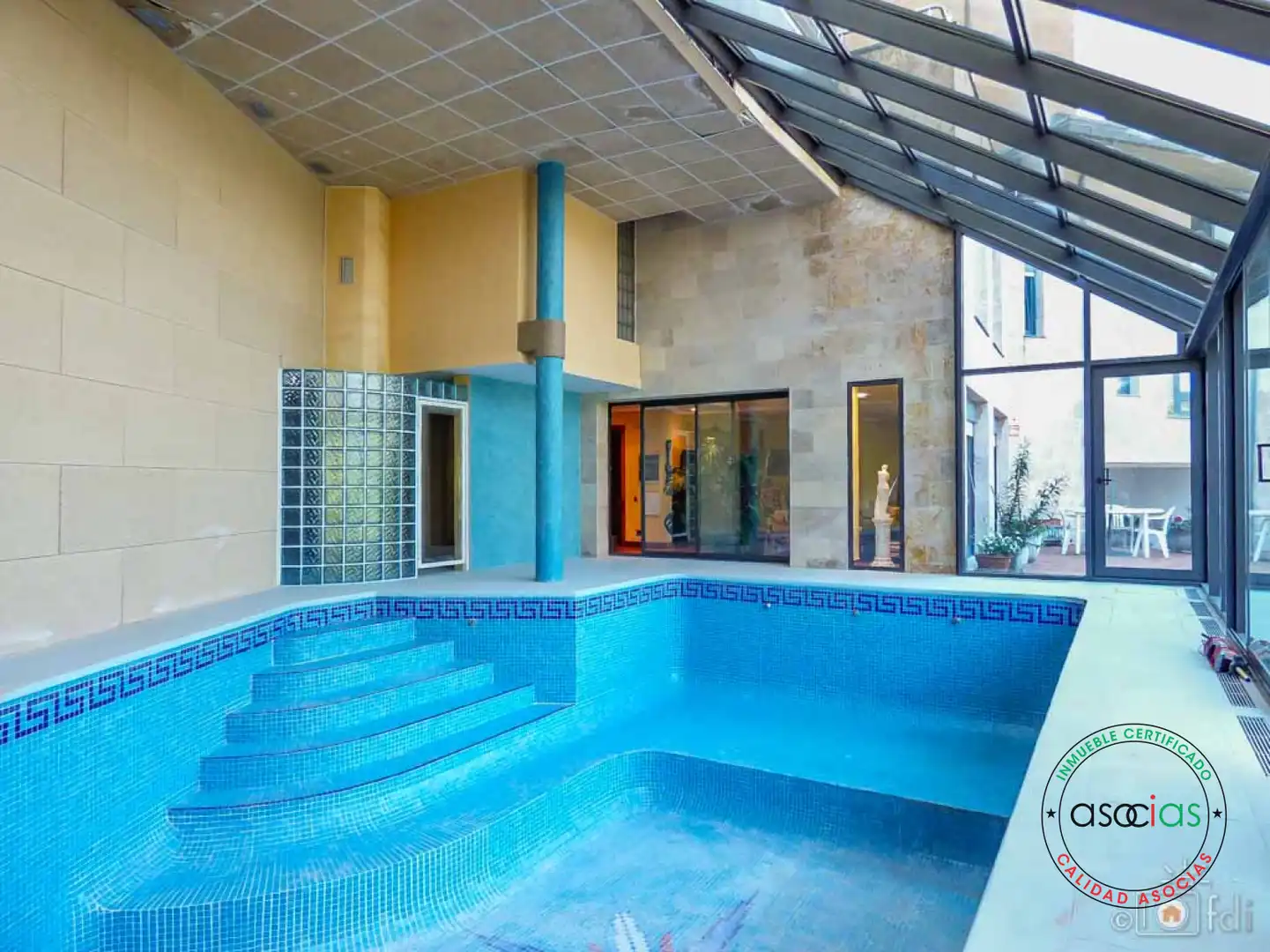 Piscina de Casa o xalet en venda en Oviedo  amb Calefacció, Jardí privat i Parquet