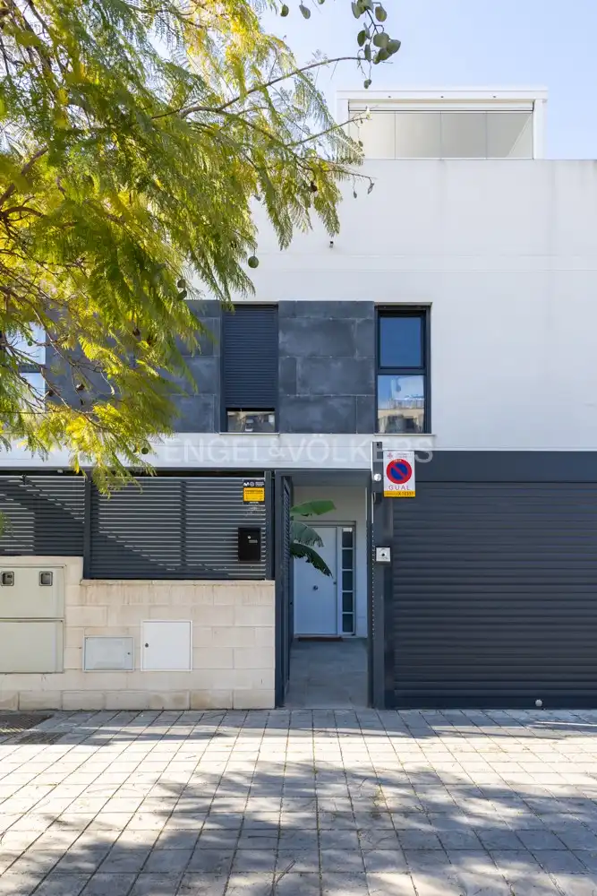 Vista exterior de Casa o chalet en venta en Valencia con Aire acondicionado, Calefacción y Jardín privado
