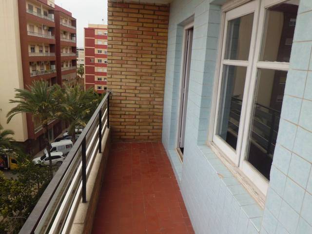 Piso en Alquiler en Carrer d'Oltà en Malilla