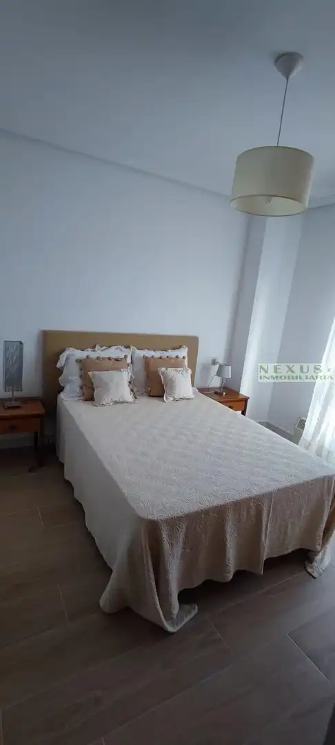 Schlafzimmer von Dachboden zur Miete in Cáceres mit Klimaanlage, Heizung und Möbliert