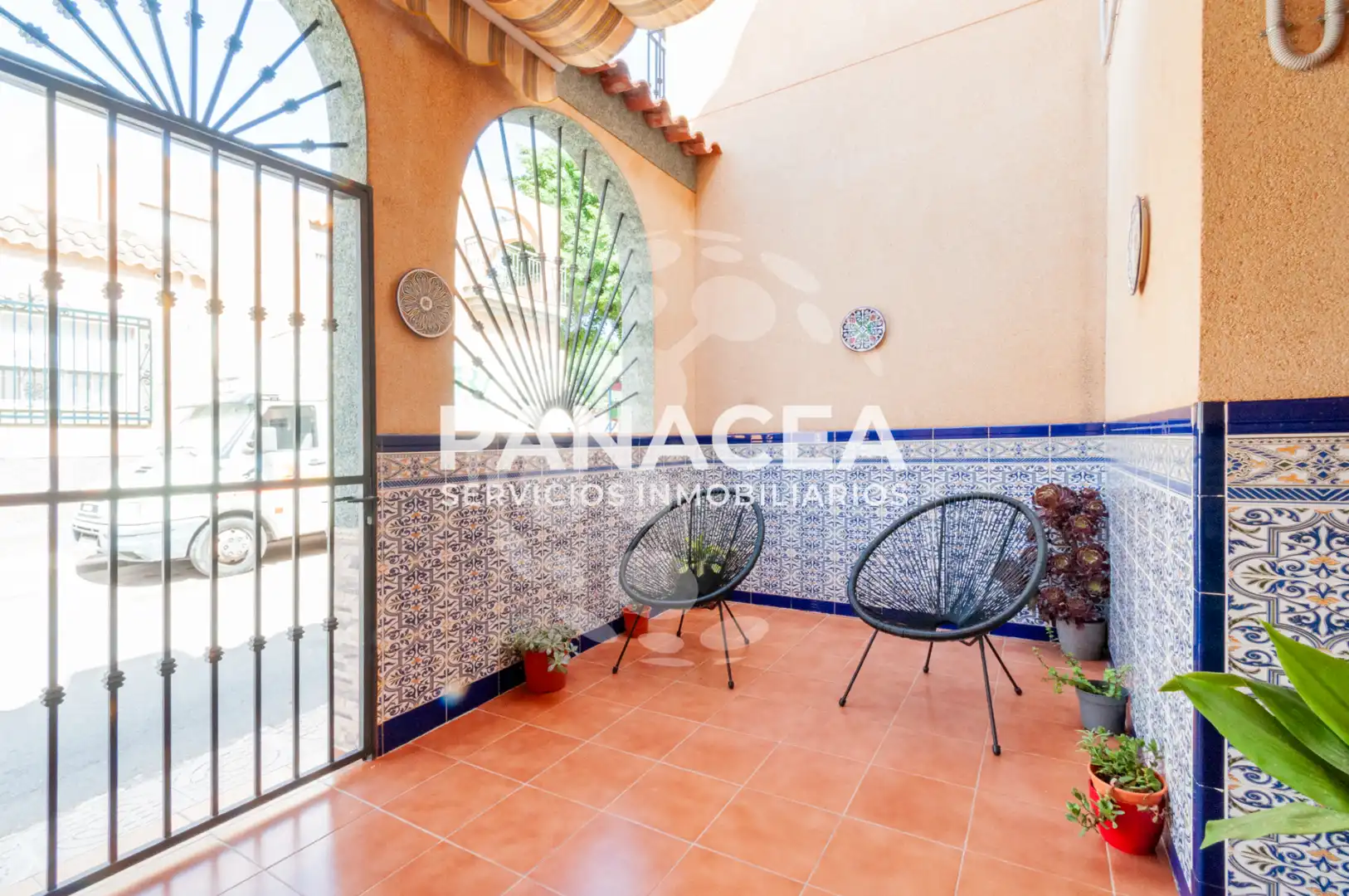 Vista exterior de Casa adosada en venta en Vícar con Jardín privado, Terraza y Amueblado
