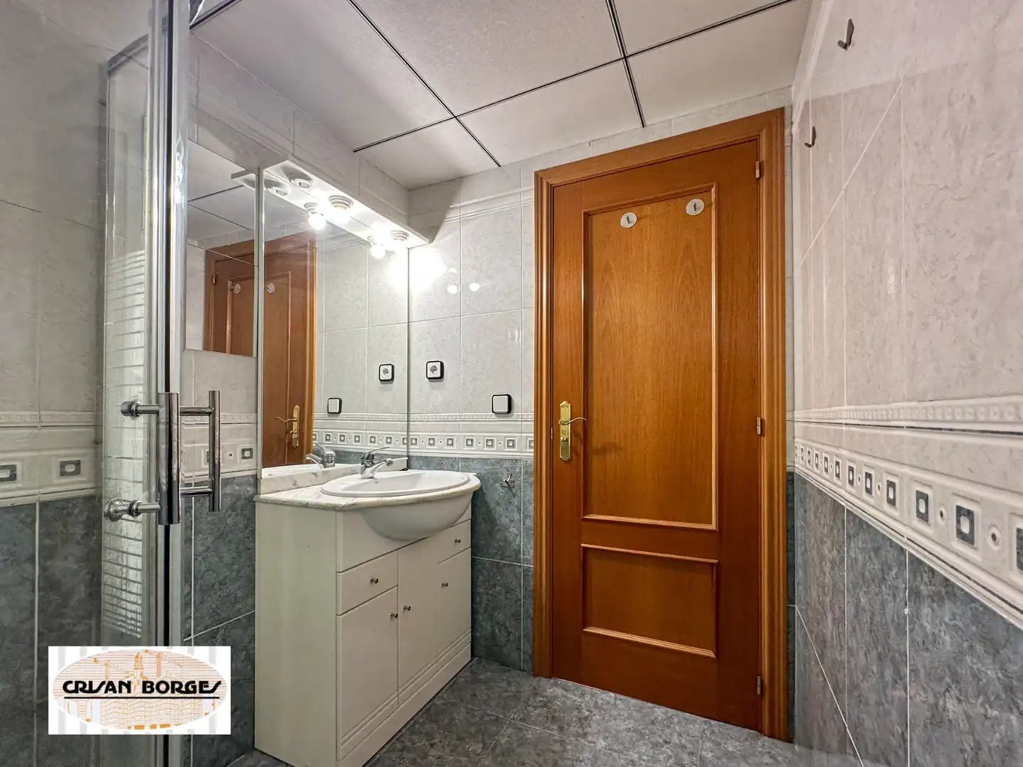 Bathroom of Flat for sale in Reus  with Air Conditioner, Private garden and Parquet flooring
