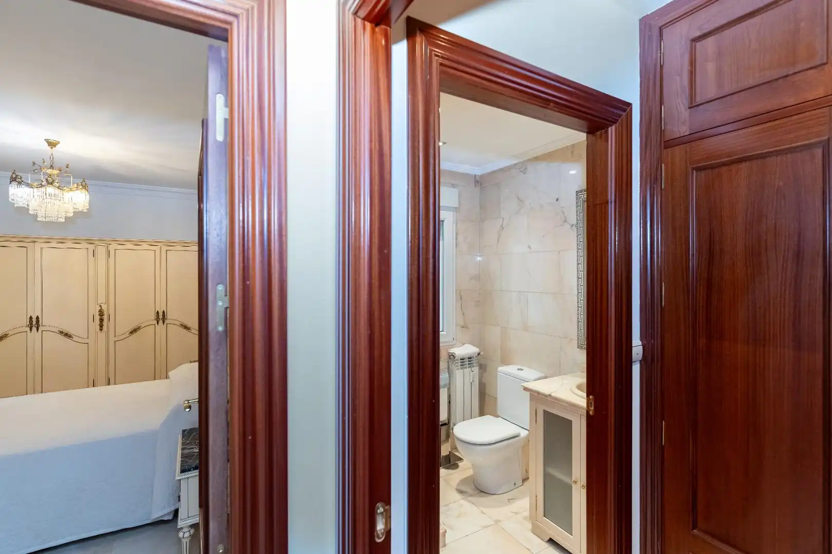 Bathroom of Flat for rent in Granada  with Air Conditioner, Furnished and Balcony
