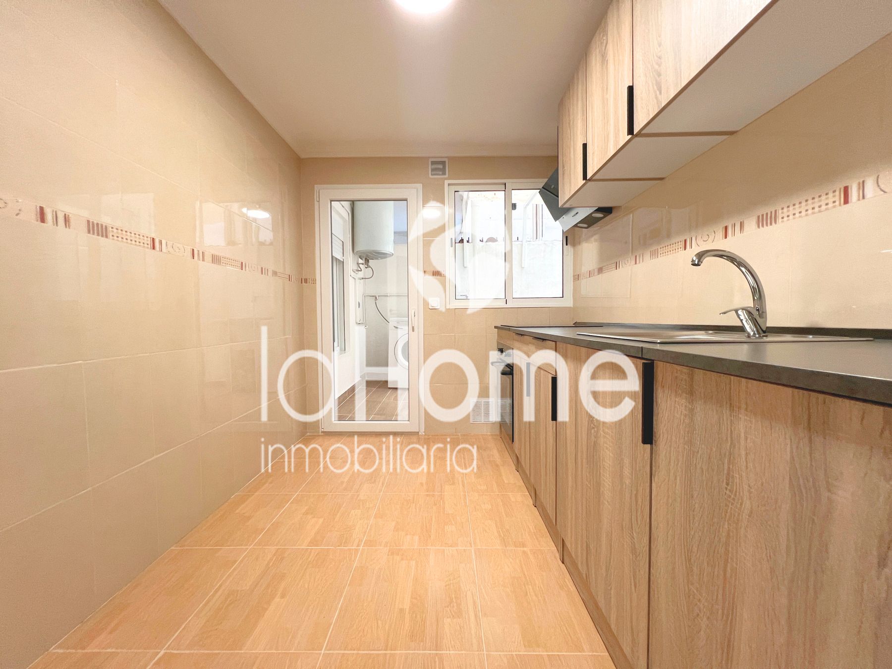 Cuina de Pis en venda en Paterna amb Parquet, Terrassa i Forn