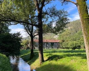 Vista exterior de Casa o xalet en venda en San Felices de Buelna