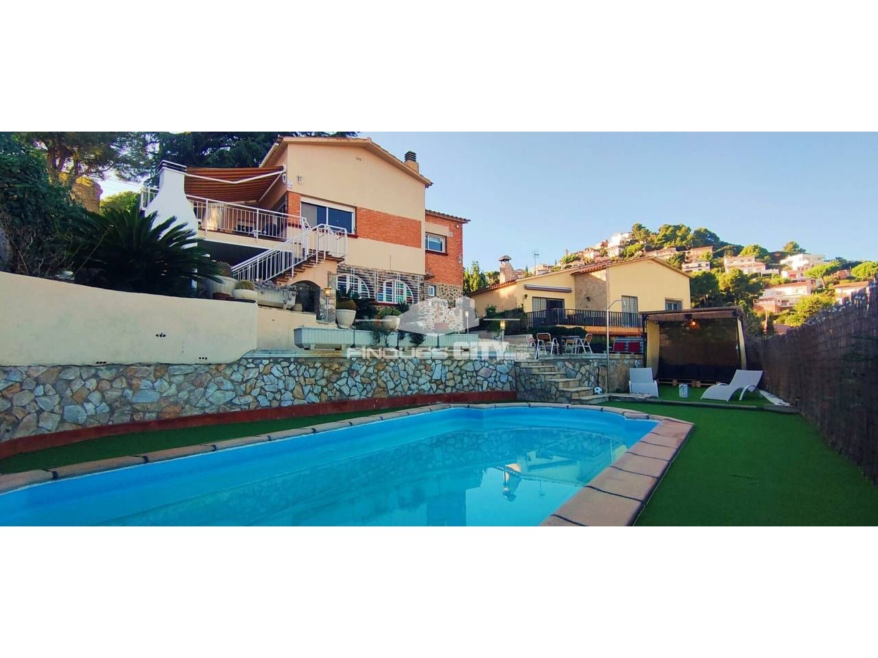 Vista exterior de Casa o xalet de lloguer en Santa Susanna amb Calefacció, Jardí privat i Parquet