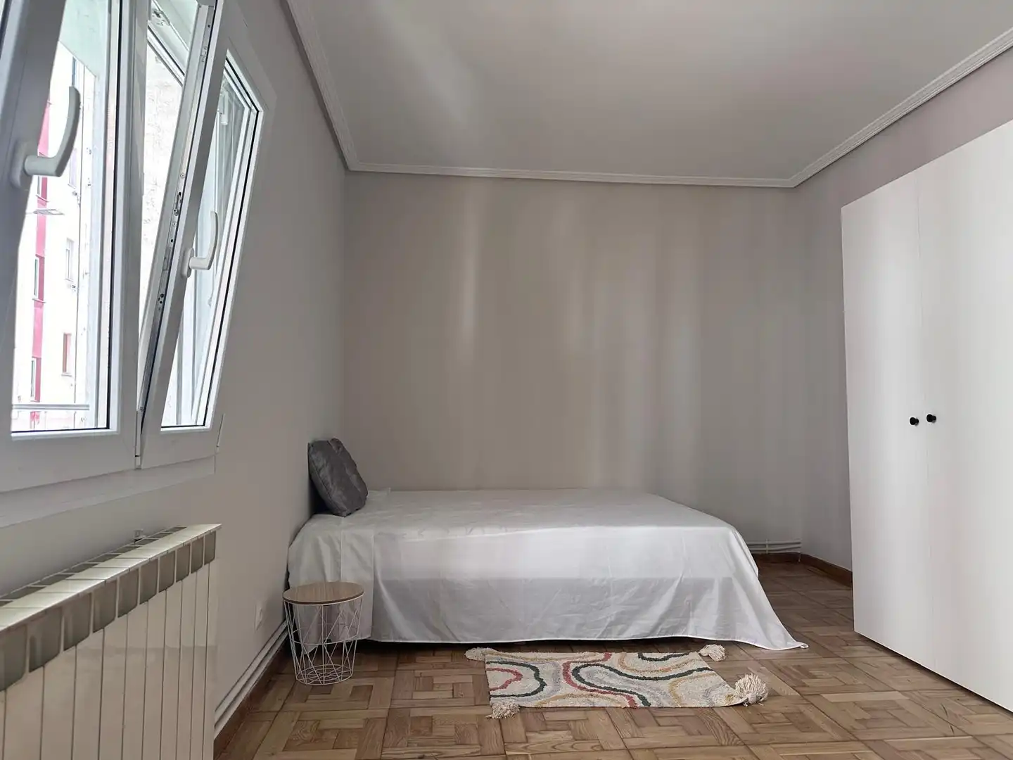 Schlafzimmer von Wohnung zur Miete in Santander mit Heizung und Möbliert