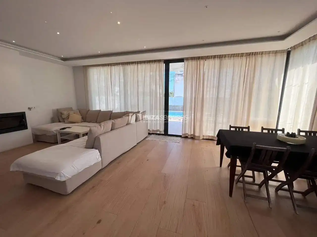 Sala d'estar de Casa o xalet en venda en Santa Eulària des Riu amb Aire condicionat, Jardí privat i Piscina