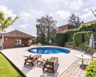 Piscina de Casa o xalet en venda en Cerdanyola del Vallès amb Aire condicionat, Calefacció i Traster