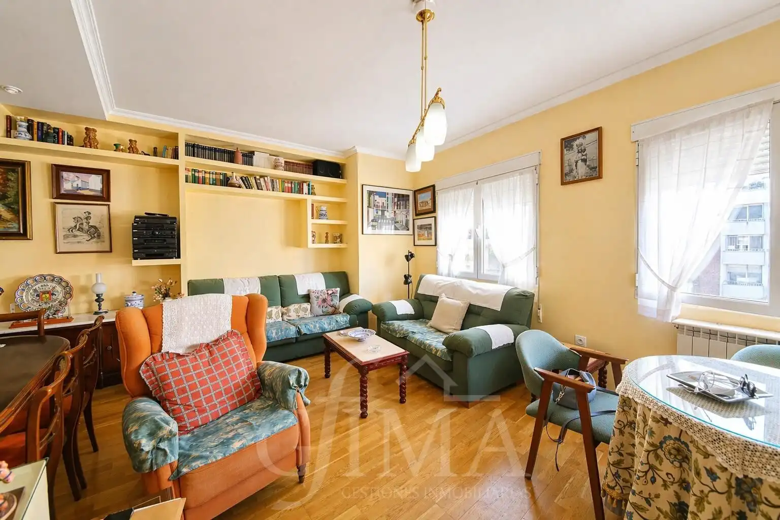 Sala d'estar de Dúplex en venda en Tomelloso amb Aire condicionat, Terrassa i Traster