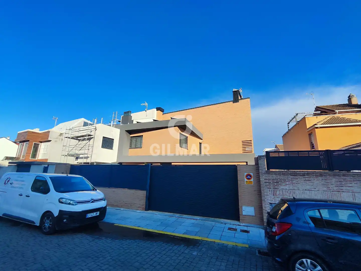 Vista exterior de Casa o chalet en venta en Parla con Calefacción, Jardín privado y Piscina