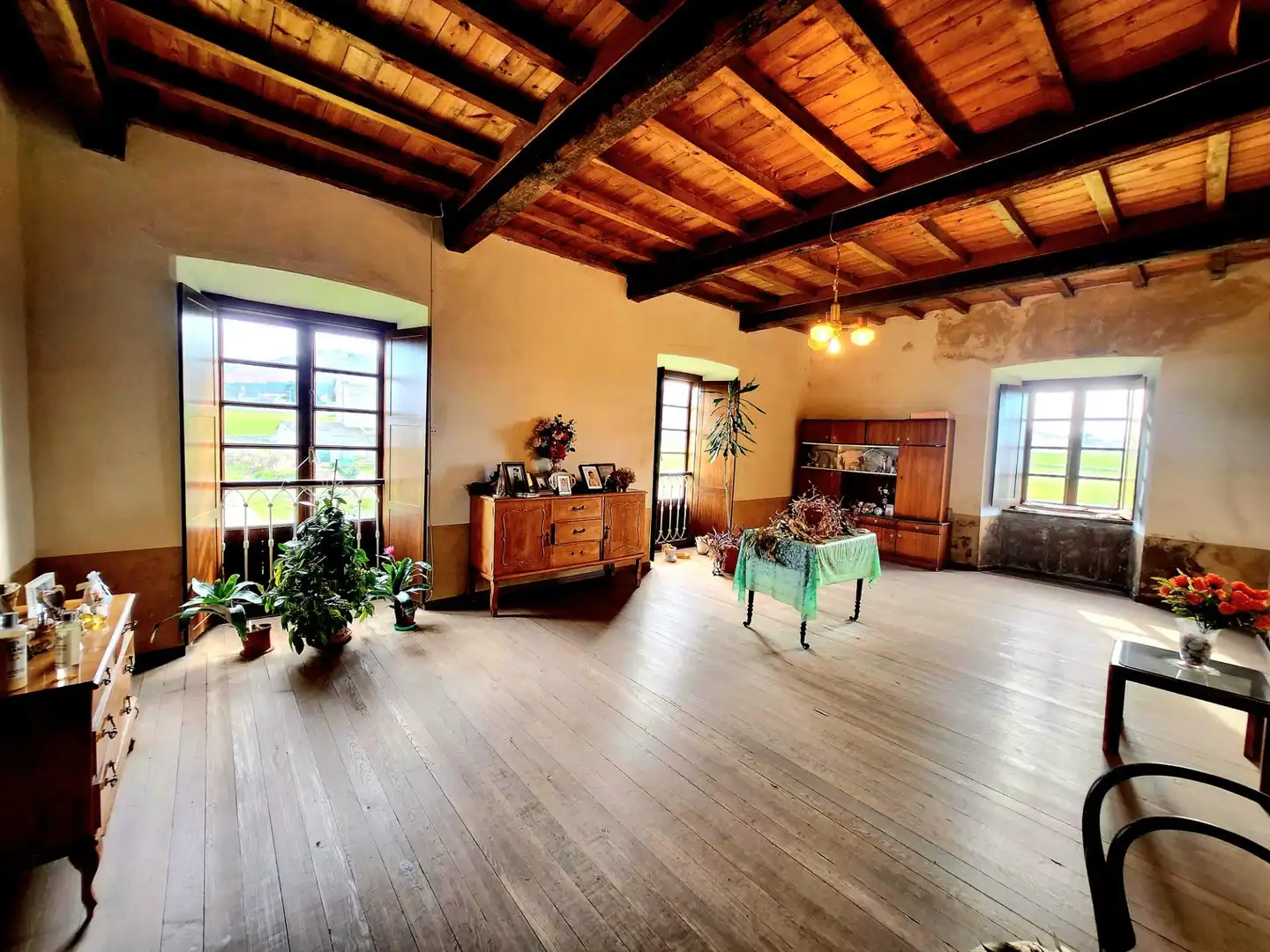 Wohnzimmer von Country house zum Verkauf in Coaña mit Privatgarten, Abstellraum und Balkon